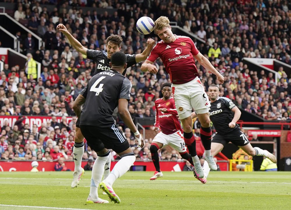 带大力神杯亮相，斯卡洛尼：上届决赛令人难忘，我们会再努力